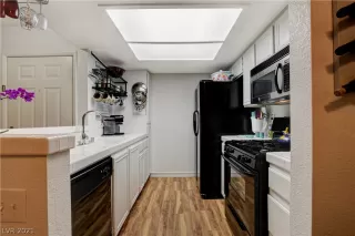 Photo #6: 2337489 Listing