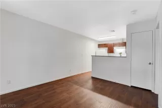 Photo #2: 2337509 Listing