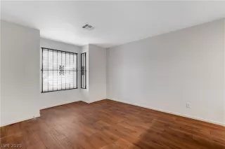 Photo #3: 2337509 Listing