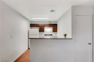 Photo #5: 2337509 Listing