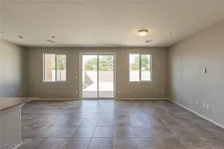 Photo #5: 2337510 Listing 