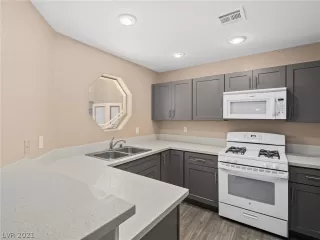 Photo #1: 2337511 Listing 