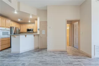 Photo #5: 2337515 Listing