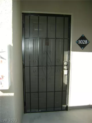 Photo #1: 2337546 Listing 