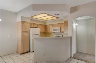 Photo #5: 2337557 Listing 