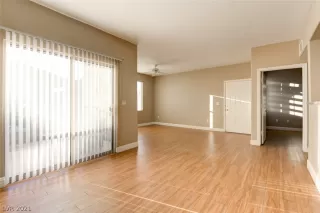 Photo #3: 2337564 Listing