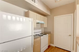 Photo #6: 2337564 Listing