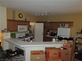 Photo #5: 2337575 Listing 