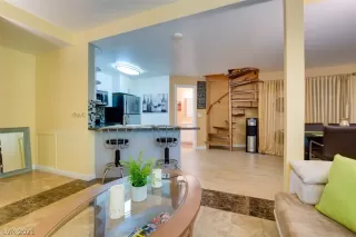 Photo #2: 2337601 Listing