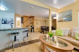 Photo #3: 2337601 Listing