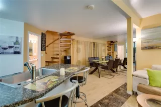 Photo #5: 2337601 Listing