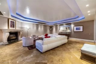 Photo #2: 2337605 Listing