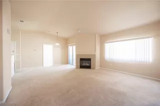 Photo #3: 2337608 Listing