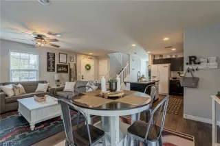 Photo #3: 2337612 Listing