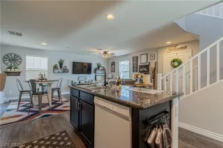 Photo #4: 2337612 Listing