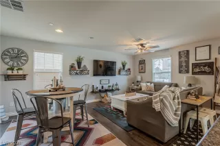 Photo #5: 2337612 Listing