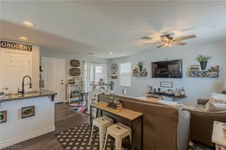 Photo #6: 2337612 Listing