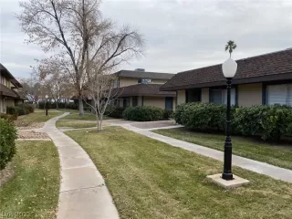 Photo #2: 2337626 Listing