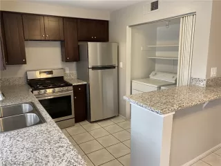 Photo #3: 2337626 Listing