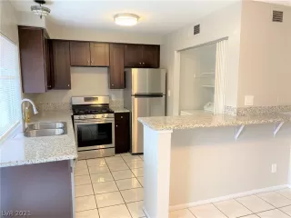 Photo #4: 2337626 Listing