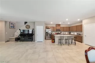 Photo #3: 2337672 Listing 