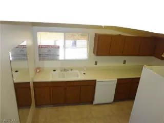 Photo #6: 2337682 Listing