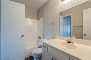 Photo #5: 2337683 Listing