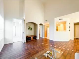 Photo #2: 2337709 Listing 