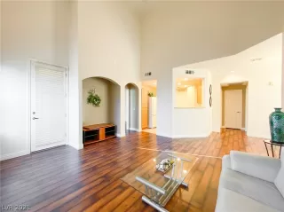 Photo #3: 2337709 Listing 