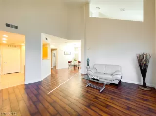 Photo #5: 2337709 Listing 