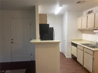 Photo #4: 2337719 Listing 