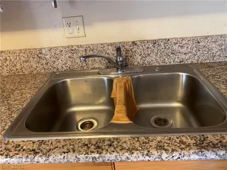 Photo #3: 2337804 Listing