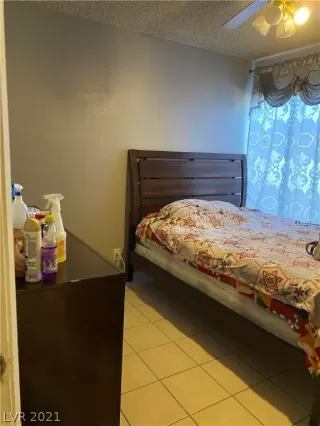 Photo #5: 2337804 Listing