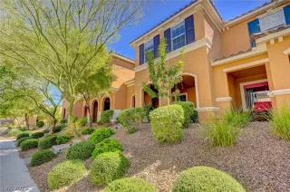 Photo #1: 2337817 Listing