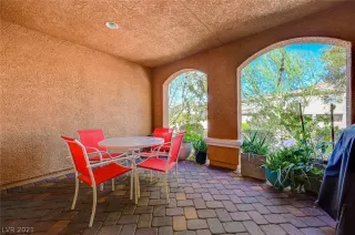 Photo #5: 2337817 Listing