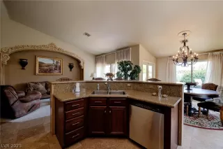 Photo #5: 2337825 Listing 
