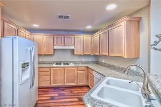 Photo #3: 2337830 Listing 