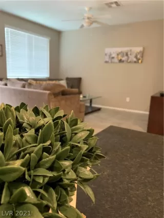 Photo #5: 2337867 Listing