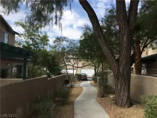 Photo #3: 2337882 Listing