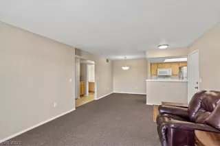 Photo #6: 2337885 Listing