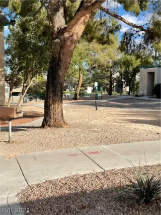 Photo #3: 2337893 Listing 