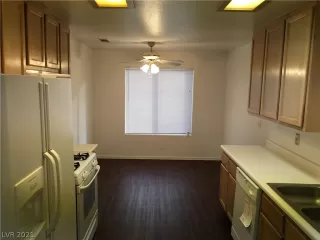 Photo #3: 2337894 Listing