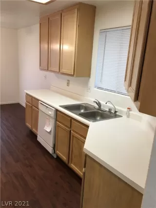 Photo #4: 2337894 Listing