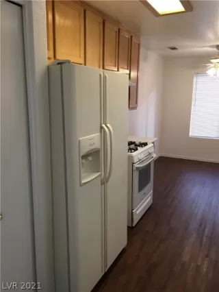 Photo #5: 2337894 Listing