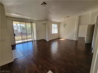 Photo #2: 2337906 Listing 