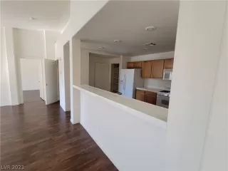 Photo #3: 2337906 Listing 