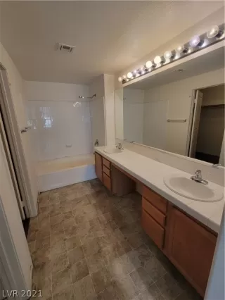 Photo #6: 2337906 Listing 