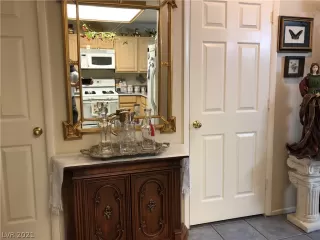 Photo #4: 2337925 Listing