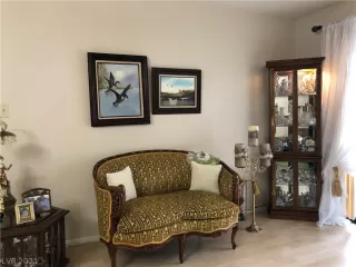 Photo #6: 2337925 Listing