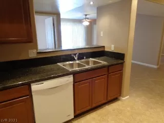 Photo #5: 2337926 Listing 